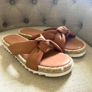 Puffy slide platform sandal faux leather